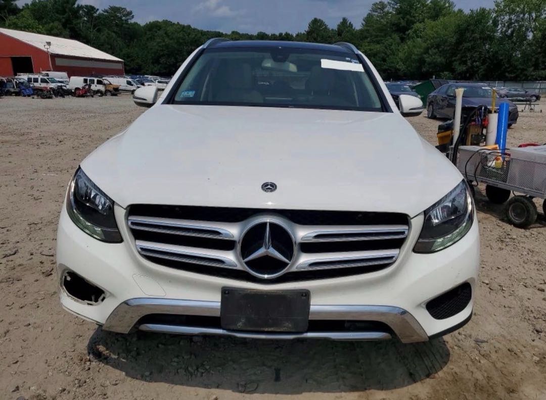 Car Image 2019 MERCEDES GLC CLASS