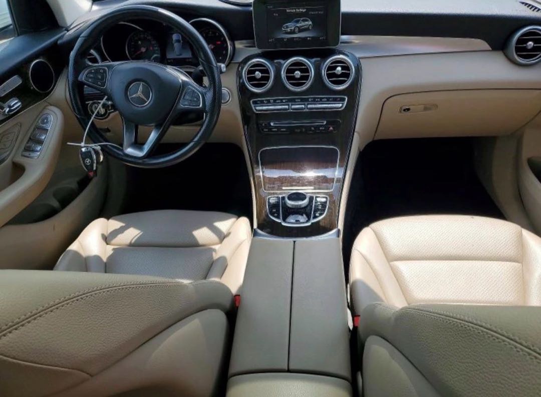 Car Image 2019 MERCEDES GLC CLASS