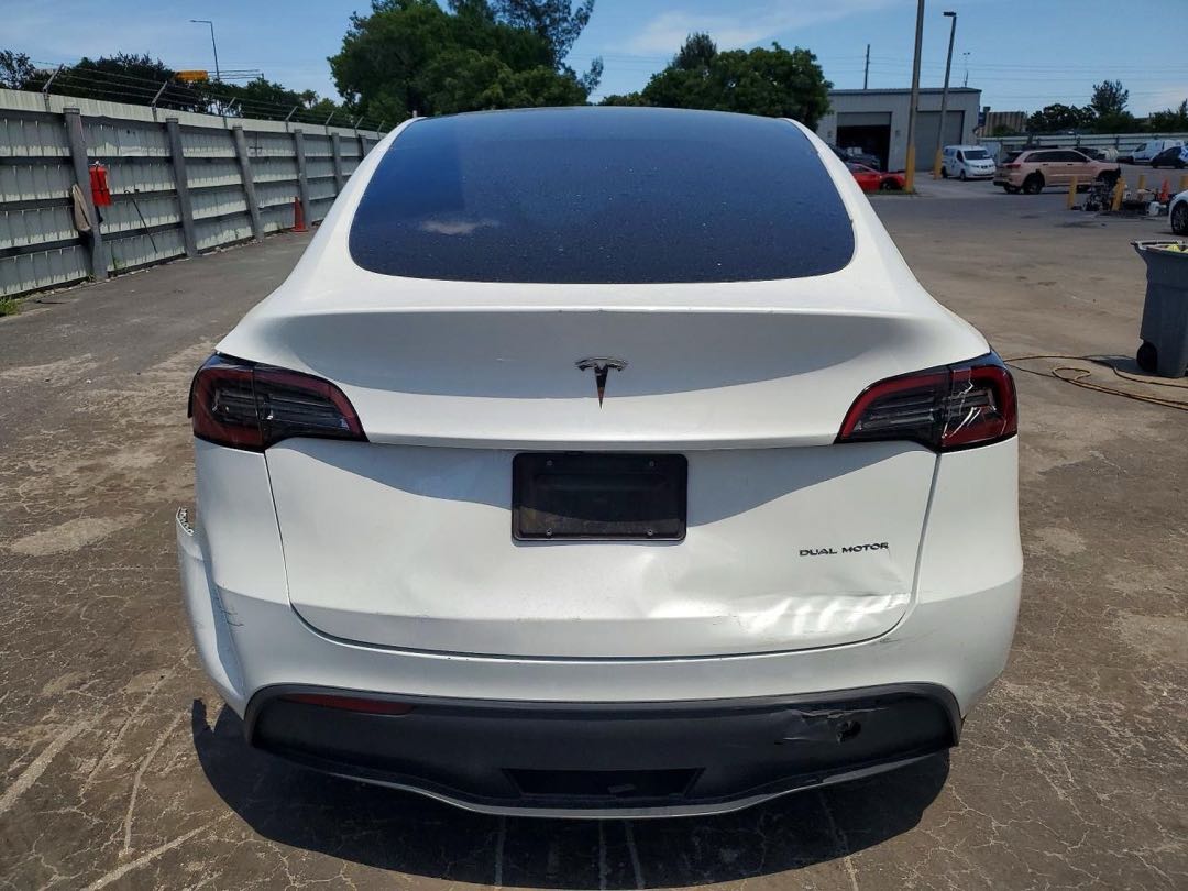 Car Image 2023 TESLA Model Y