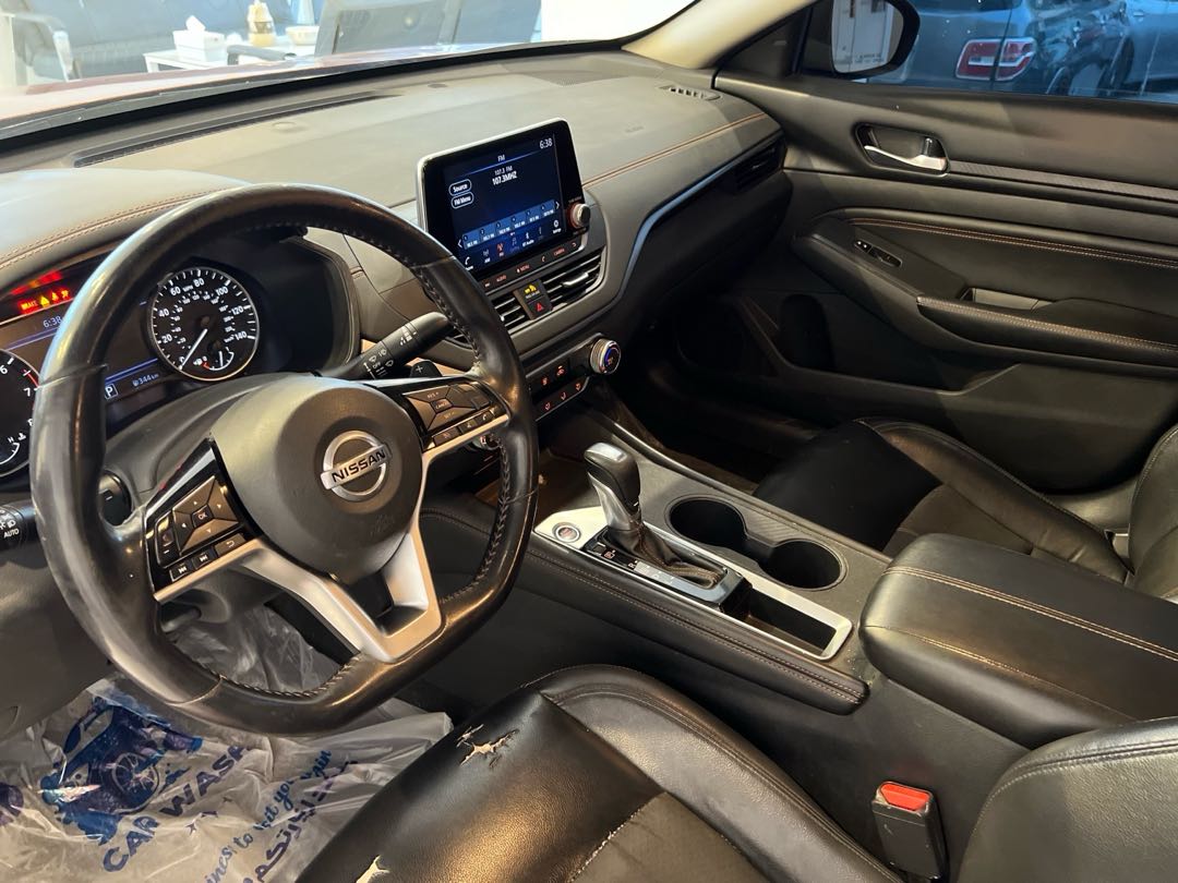Car Image 2021 NISSAN ALTIMA SR