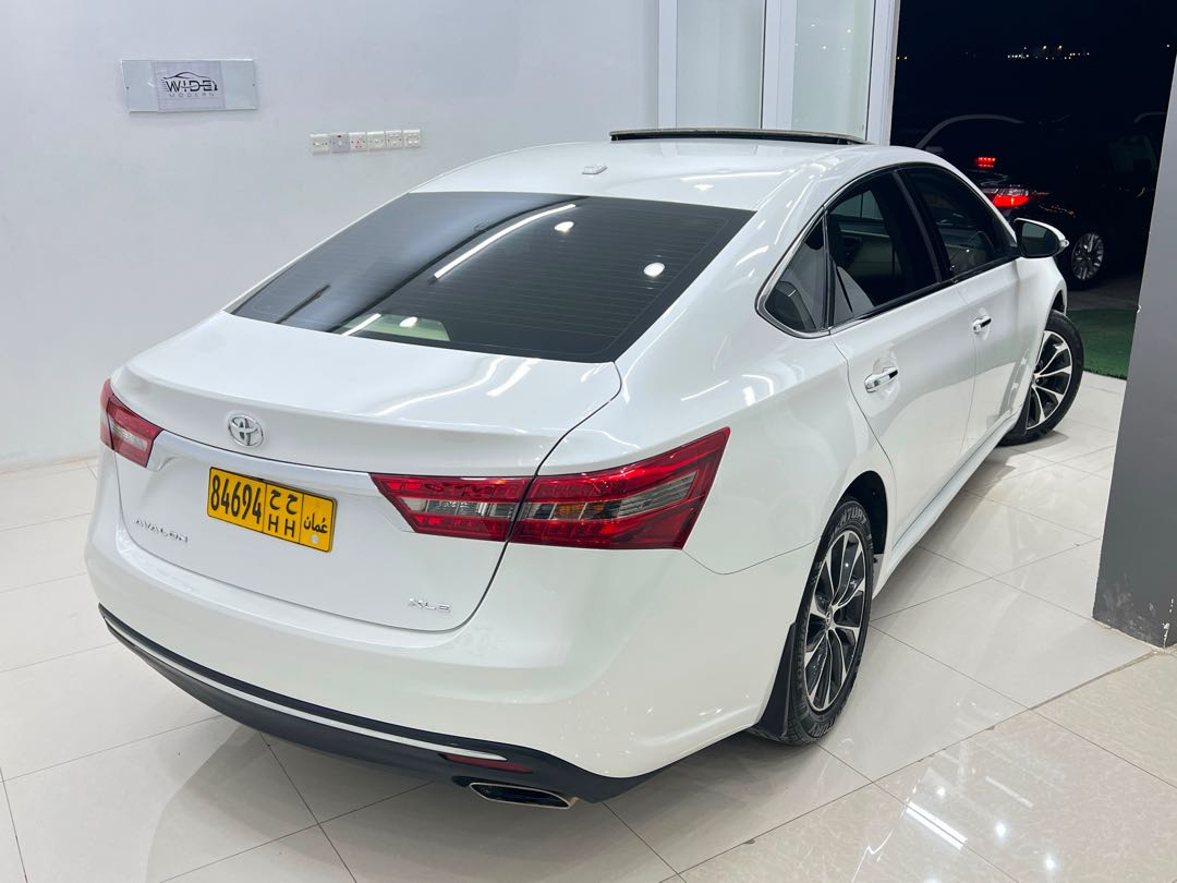 Car Image 2018 TOYOTA AVALON XLE