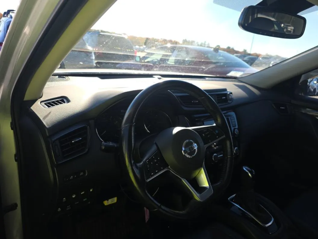 Car Image 2018 NISSAN ROGUE