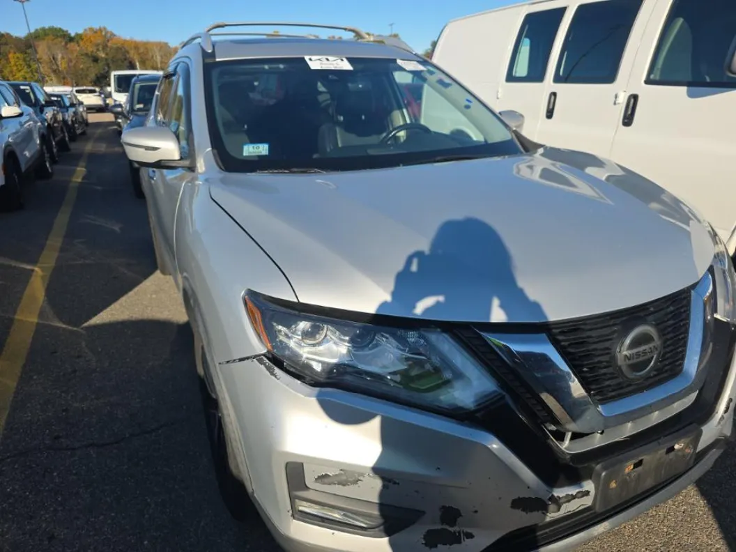 Car Image 2018 NISSAN ROGUE