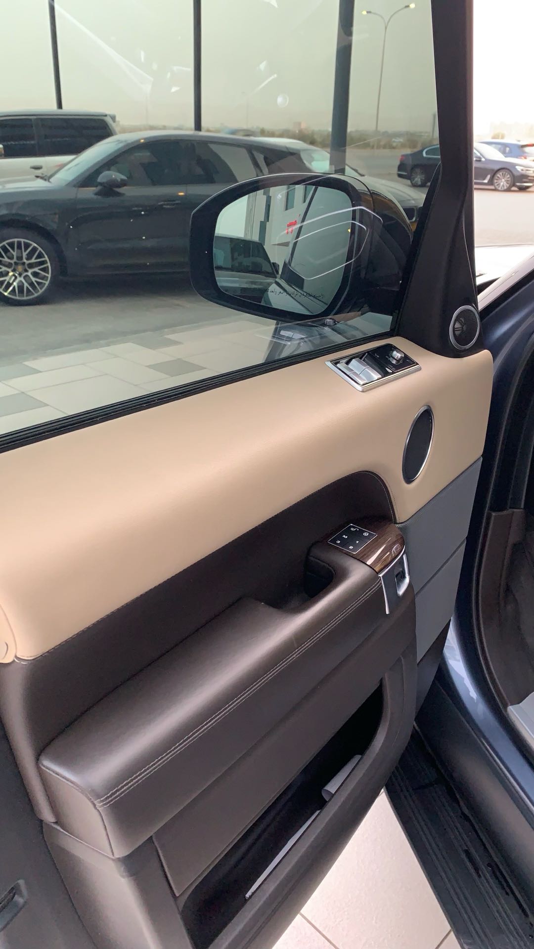 Car Image 2020 LAND ROVER SPORT HSE