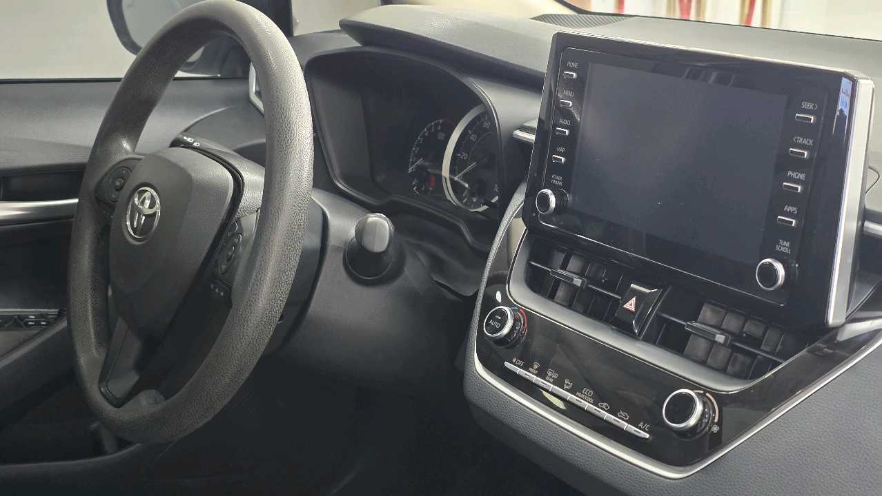 Car Image 2020 TOYOTA COROLLA LE