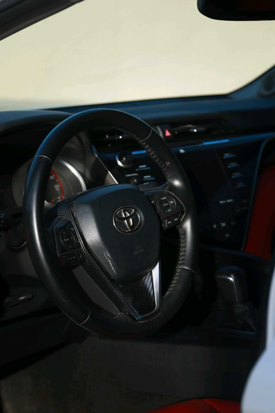 Car Image 2018 TOYOTA CAMRY XSE
