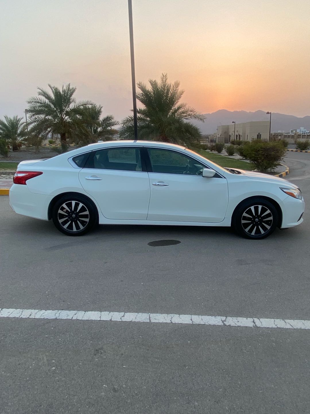 Car Image 2018 NISSAN ALTIMA SV