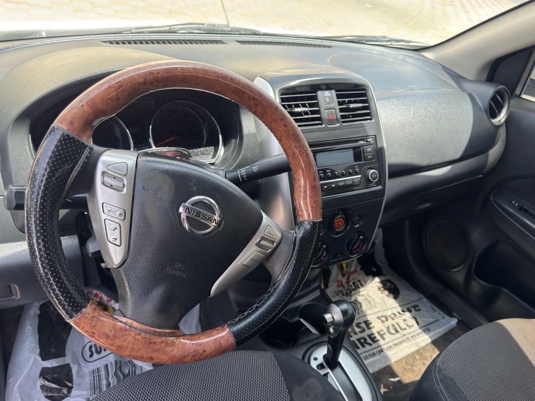 Car Image 2015 NISSAN VERSA SV