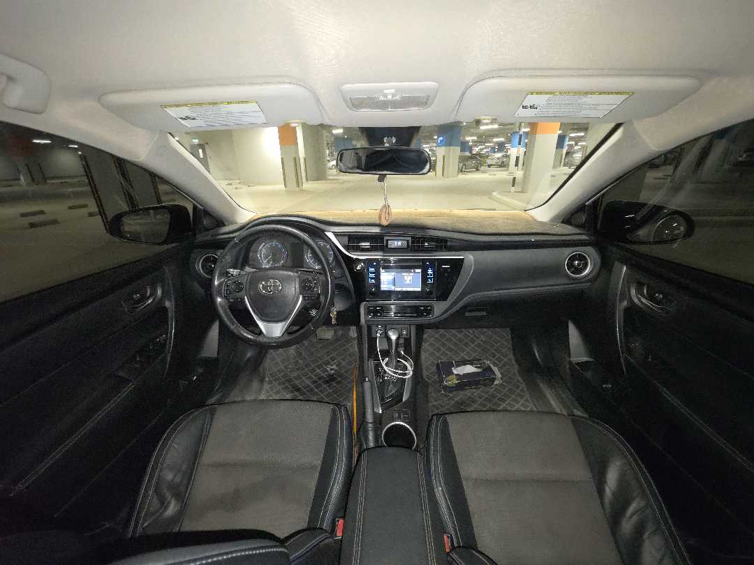 Car Image 2017 TOYOTA COROLLA SE