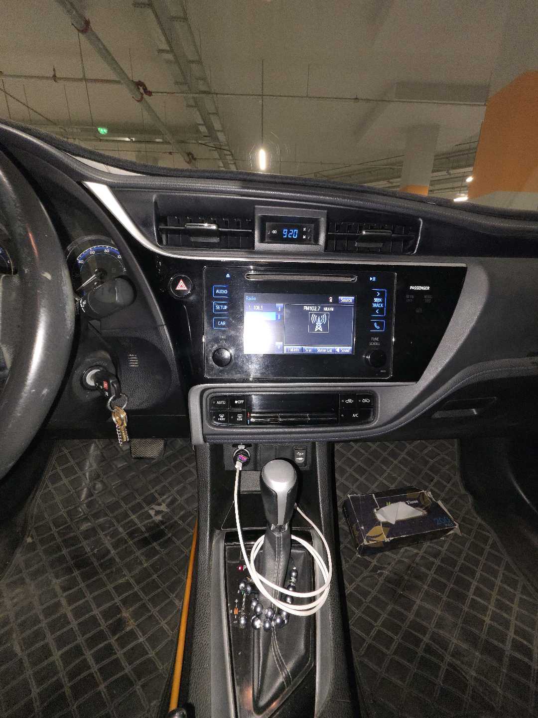 Car Image 2017 TOYOTA COROLLA SE