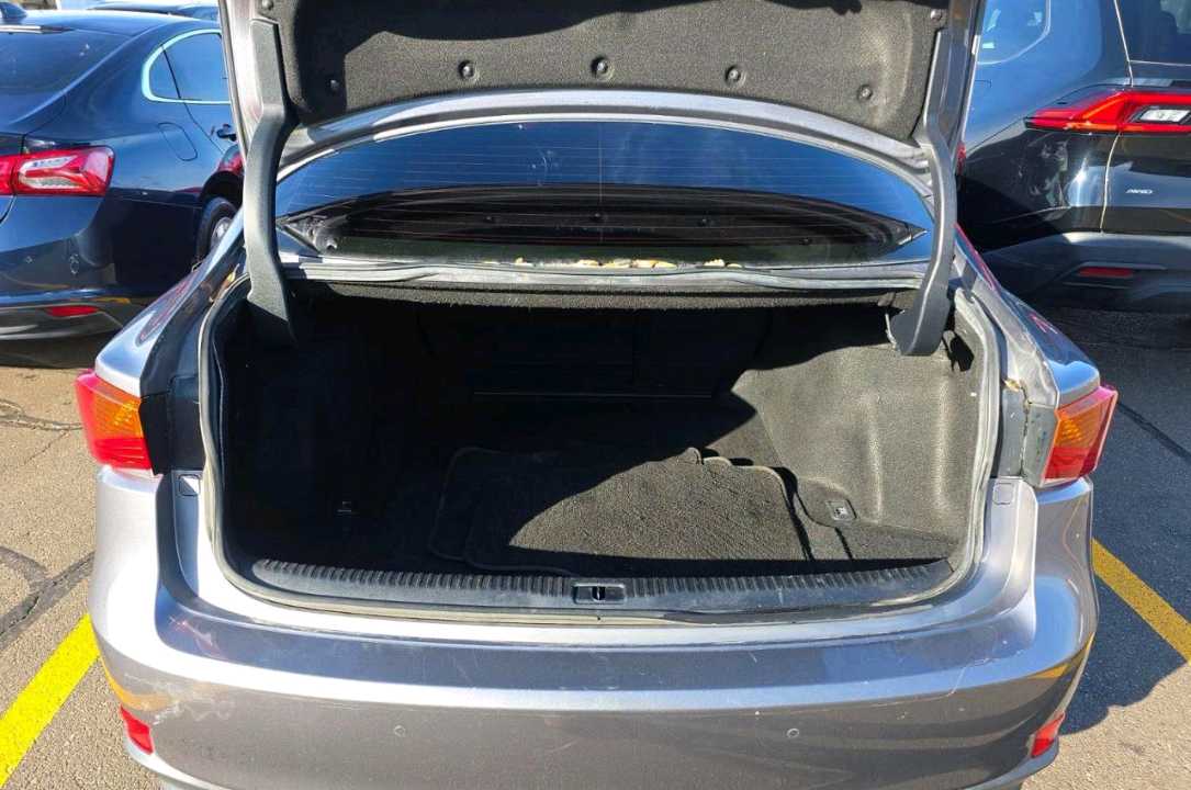 Car Image 2019 LEXUS IS