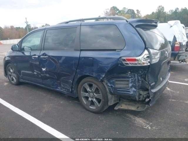 Car Image 2019 TOYOTA SIENNA