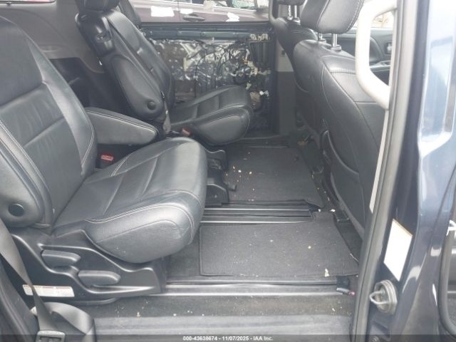 Car Image 2019 TOYOTA SIENNA