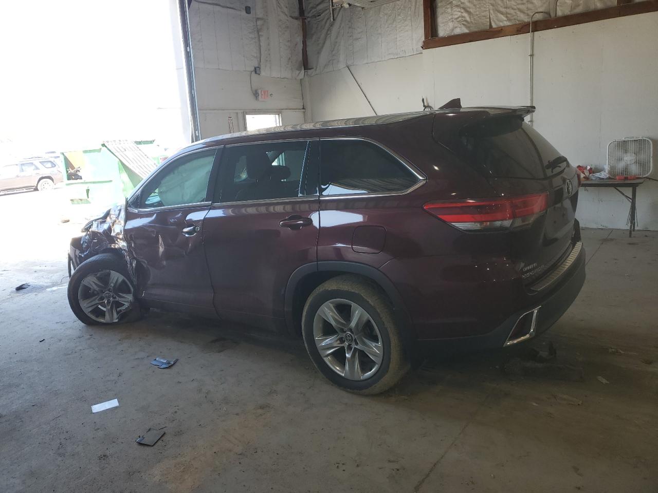Car Image 2019 TOYOTA HIGHLANDER