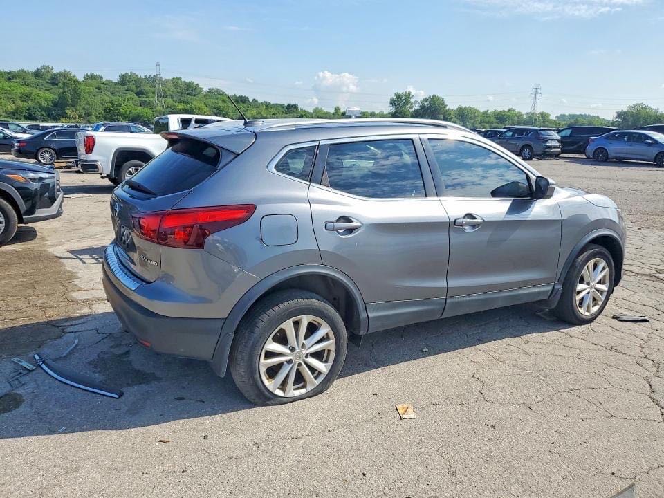Car Image 2018 NISSAN ROGUE