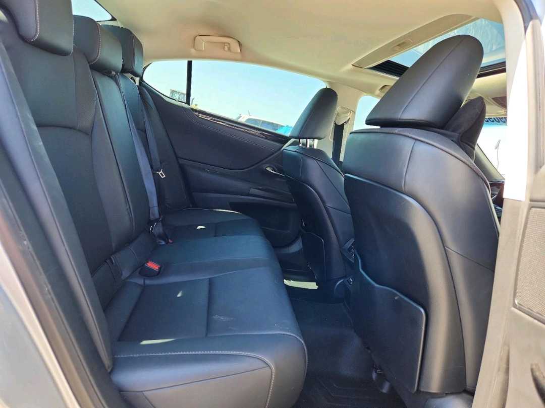 Car Image 2019 LEXUS ES
