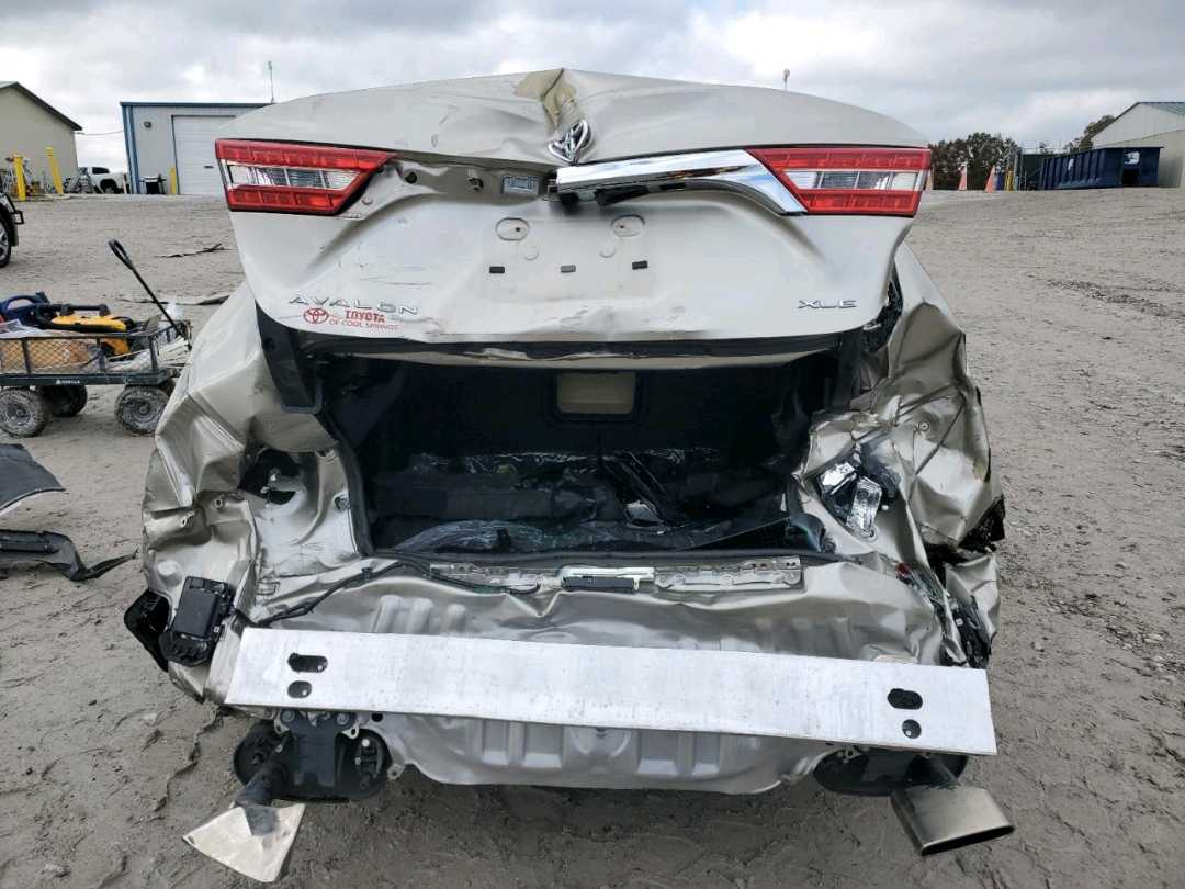 Car Image 2018 TOYOTA AVALON