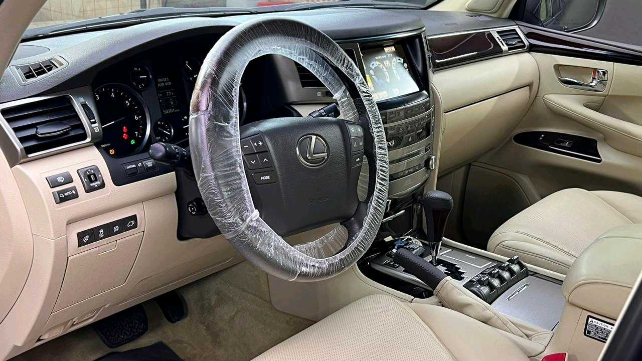 Car Image 2015 LEXUS LX