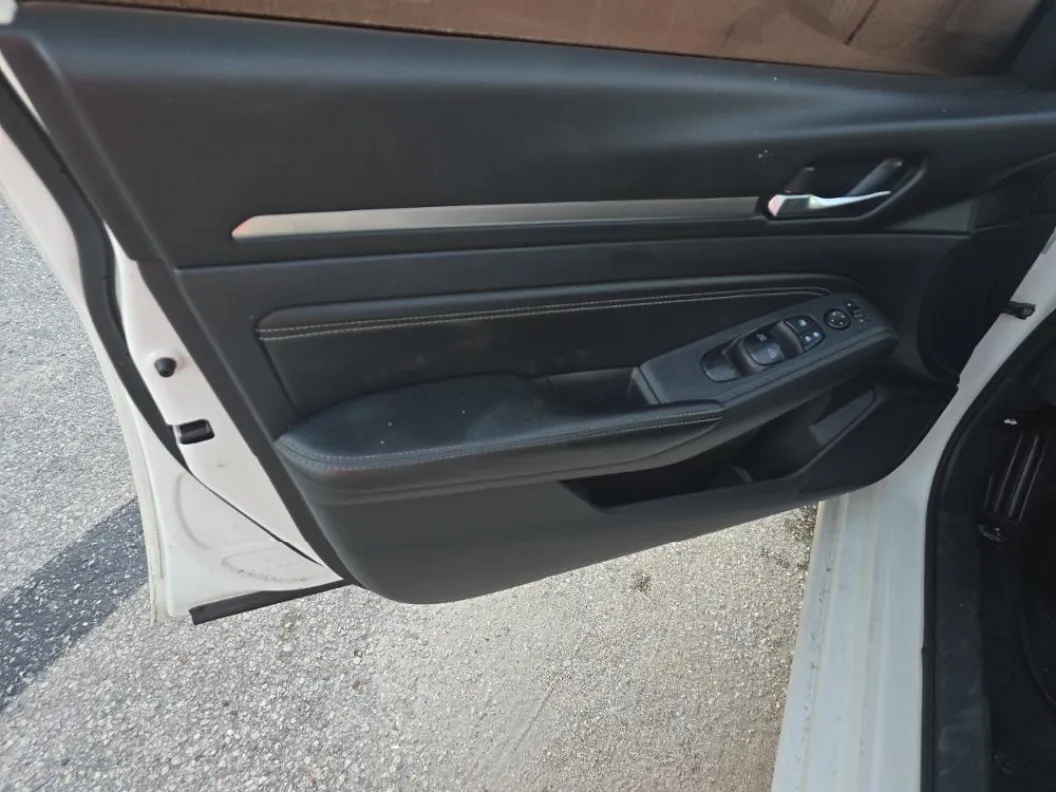 Car Image 2019 NISSAN ALTIMA
