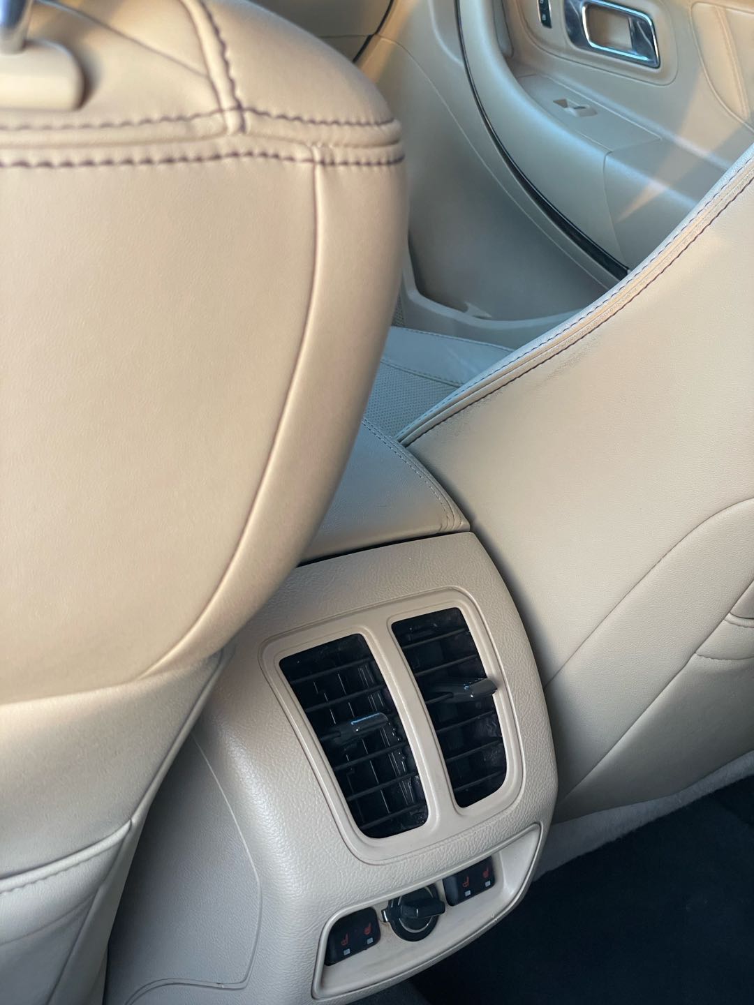 Car Image 2018 FORD TAURUS 