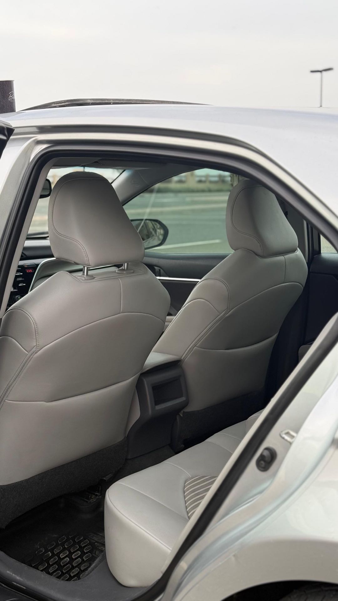 Car Image 2018 TOYOTA CAMRY SE