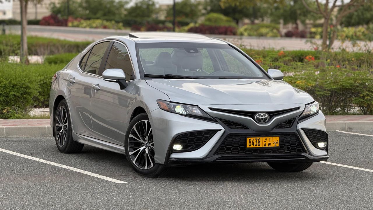Car Image 2018 TOYOTA CAMRY SE