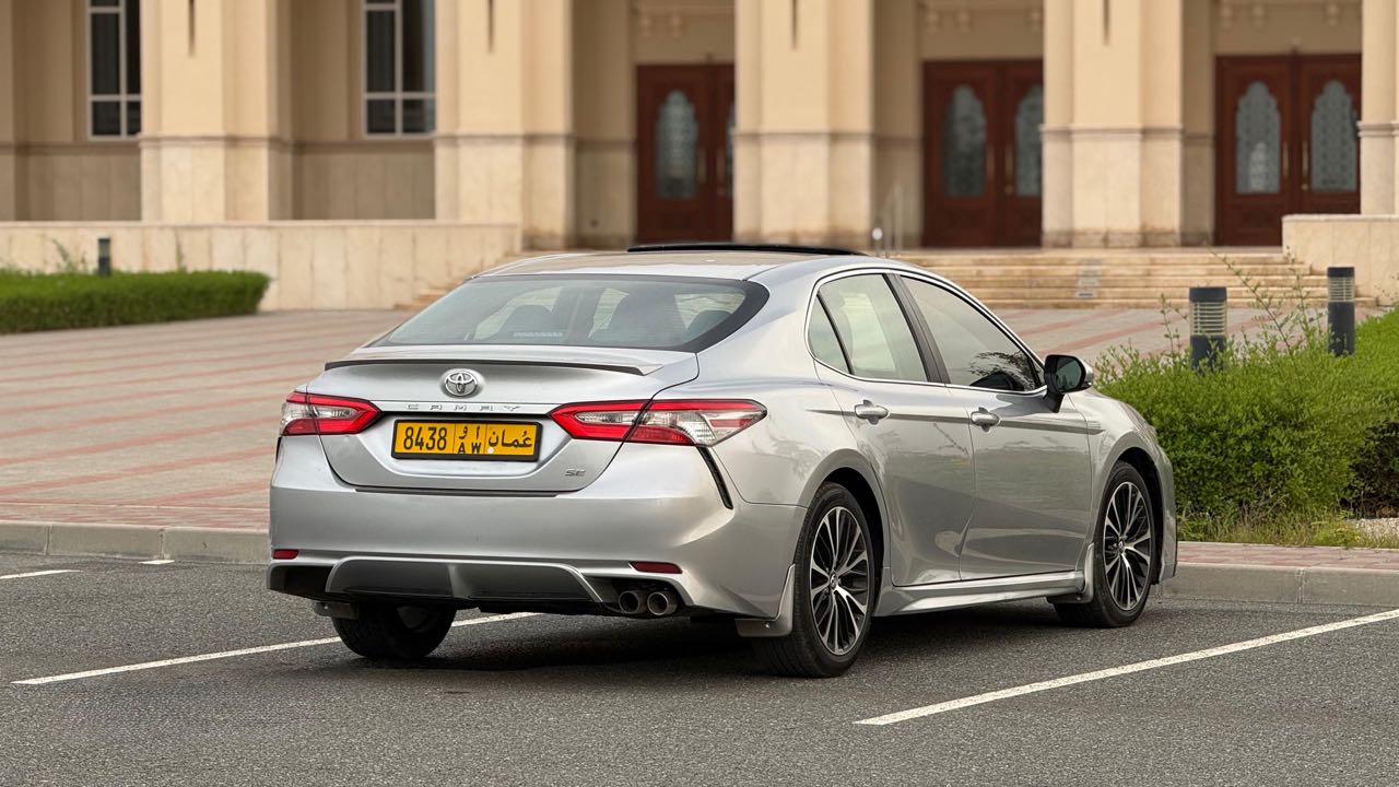 Car Image 2018 TOYOTA CAMRY SE