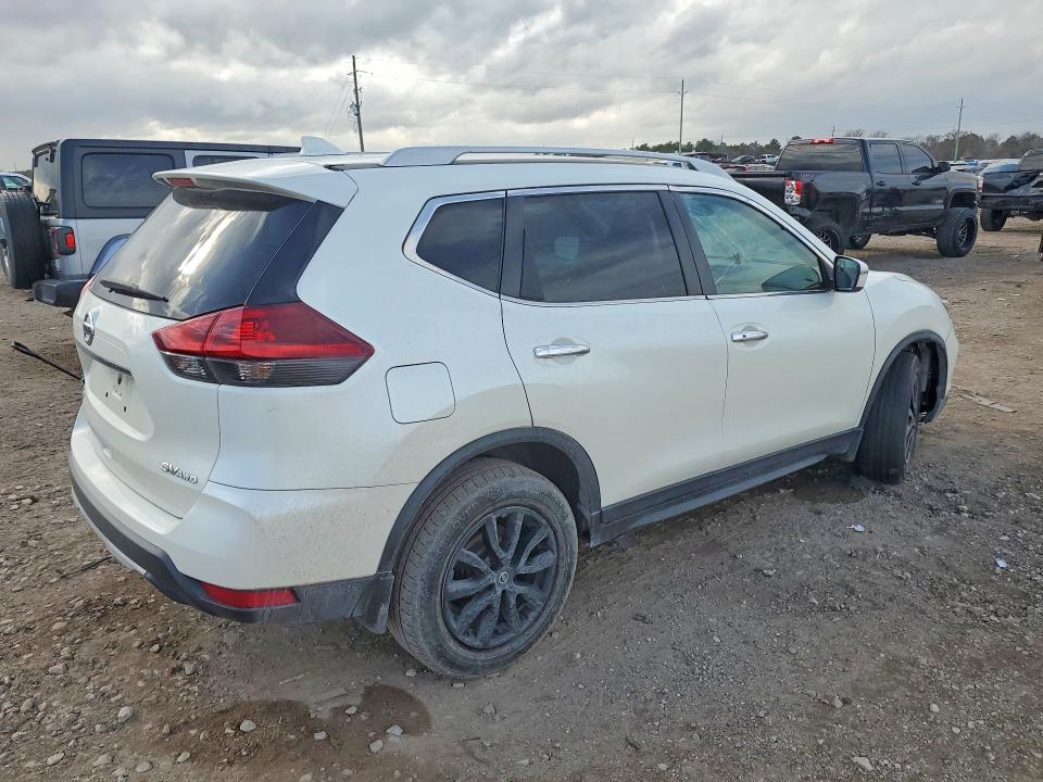 Car Image 2019 NISSAN ROGUE