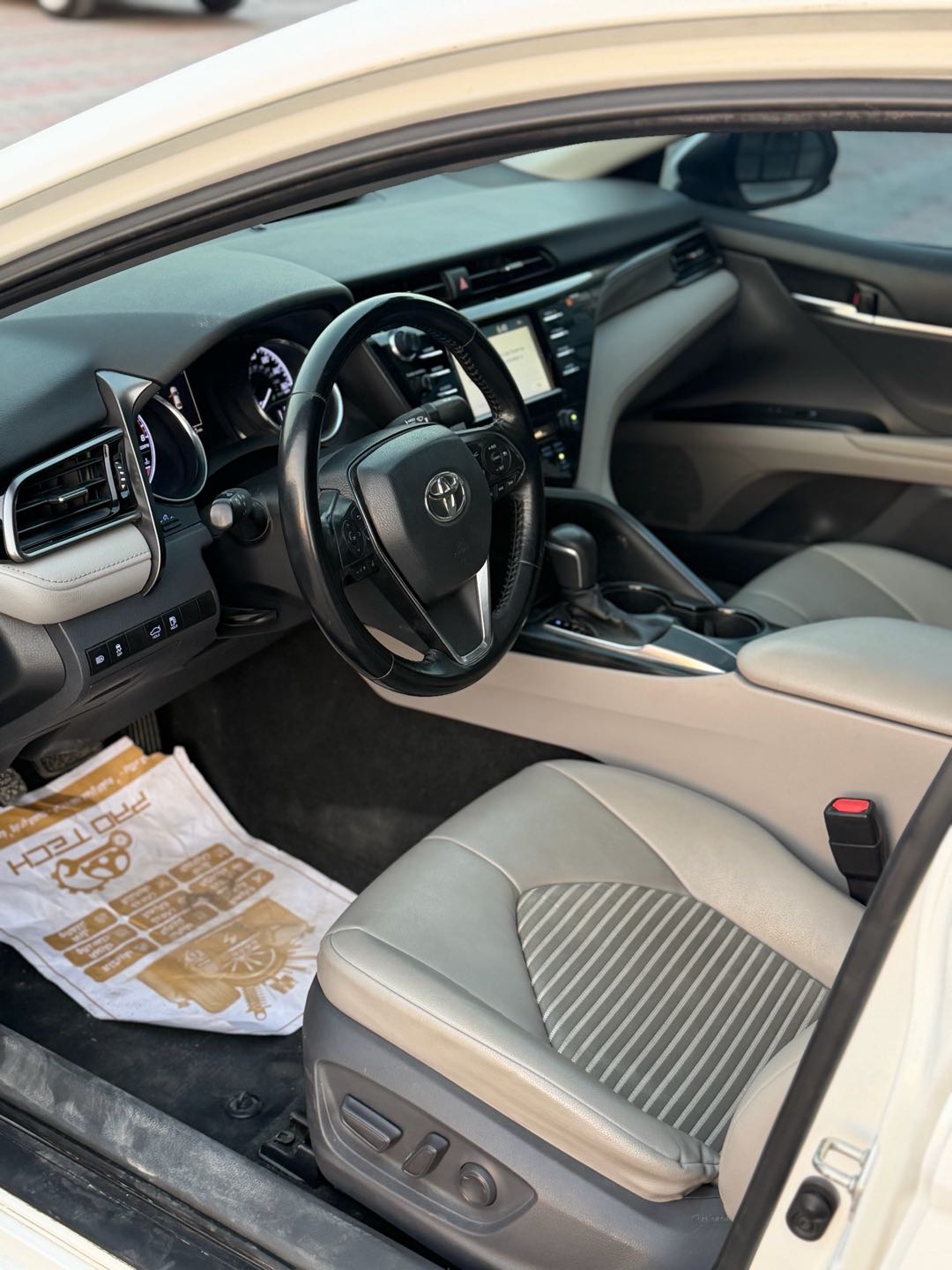 Car Image 2019 TOYOTA CAMRY SE