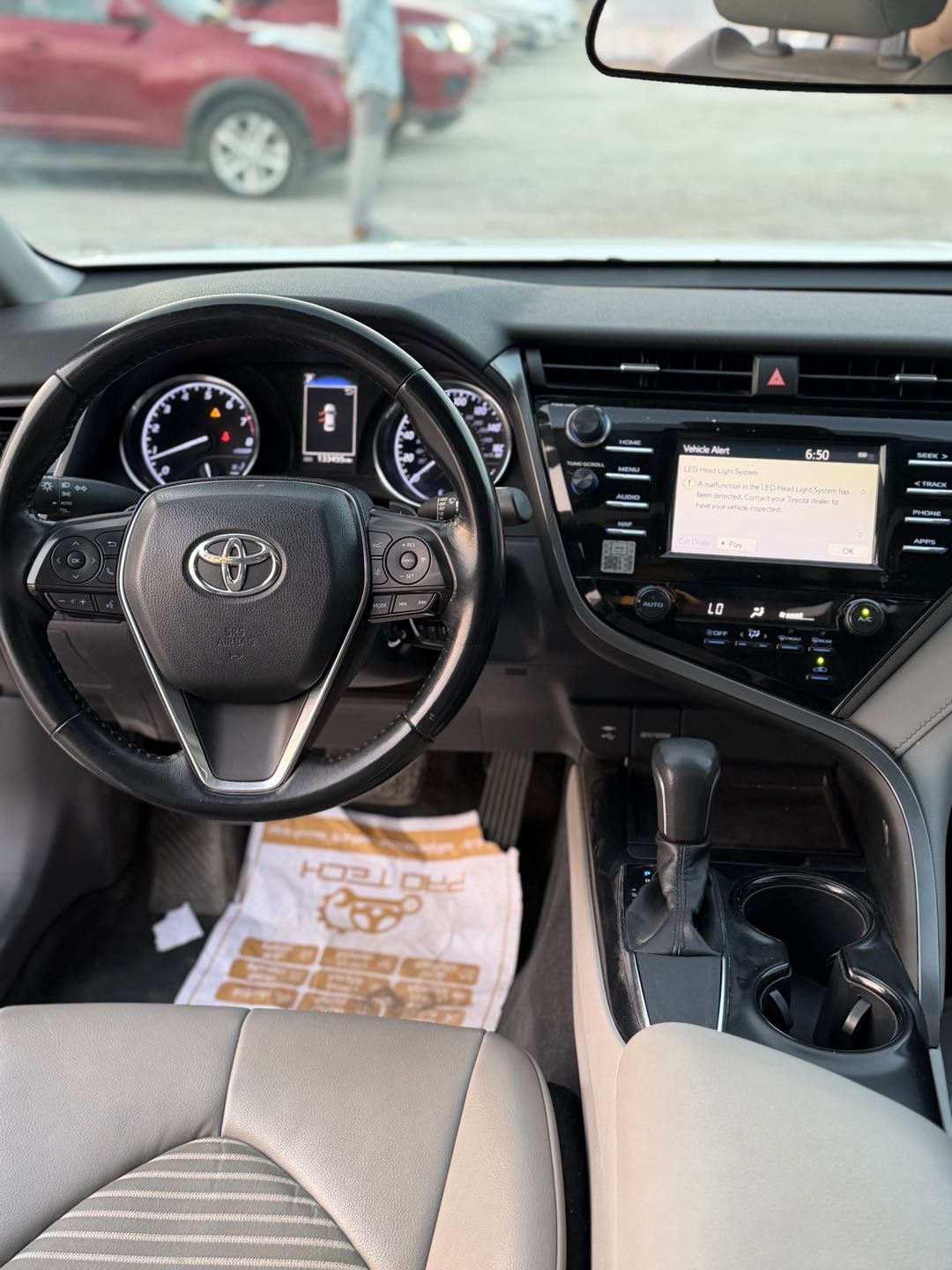 Car Image 2019 TOYOTA CAMRY SE