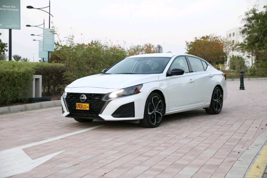 Car Image 2023 NISSAN ALTIMA SR