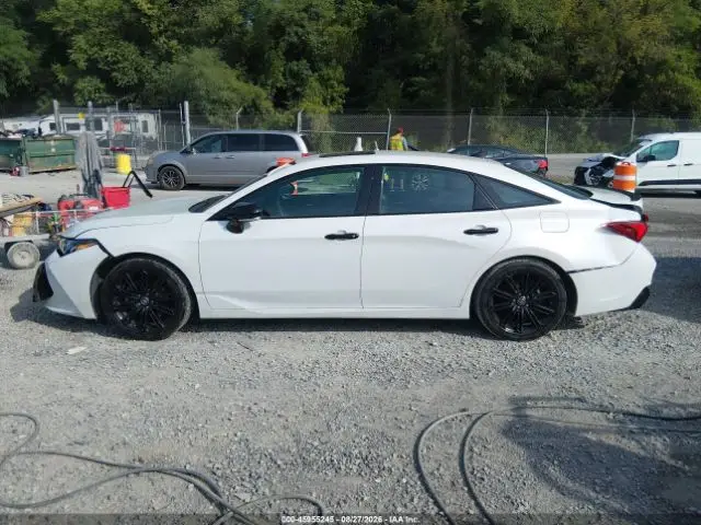 Car Image 2021 TOYOTA AVALON