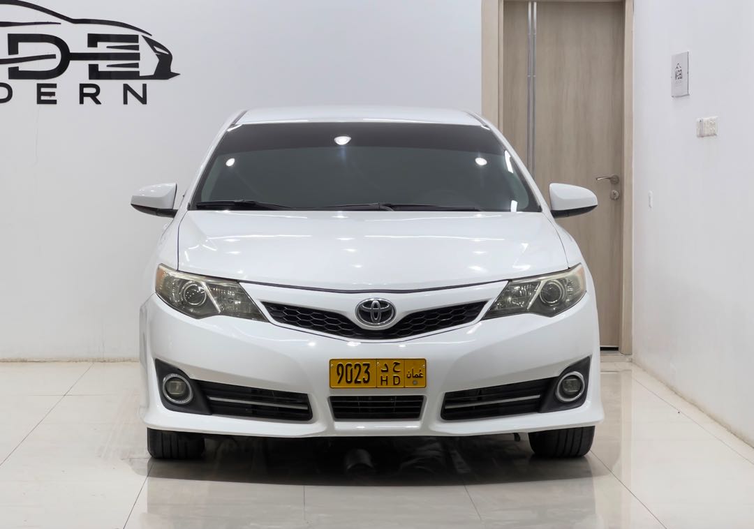 Car Image 2012 TOYOTA CAMRY SE