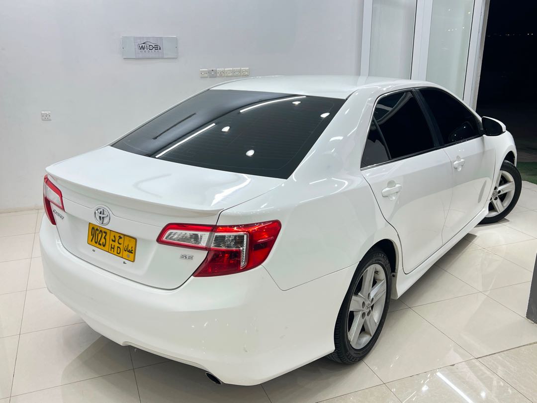 Car Image 2012 TOYOTA CAMRY SE