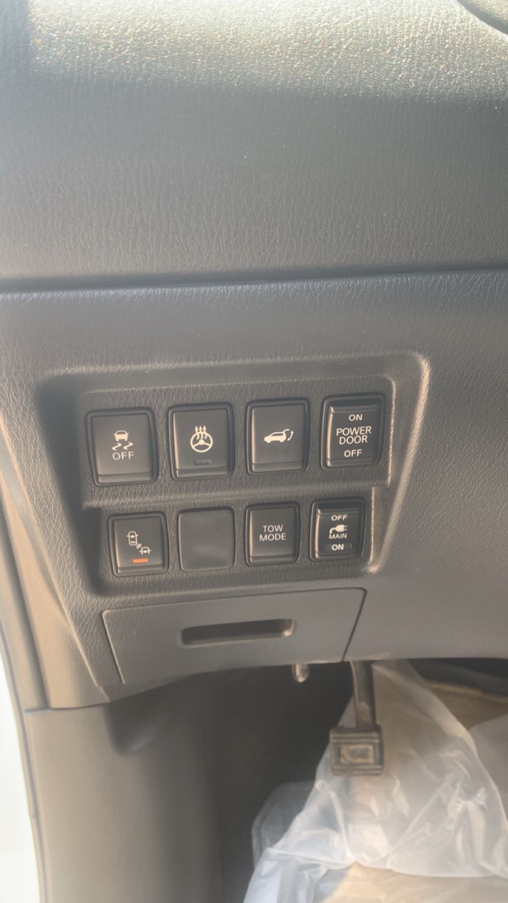 Car Image 2017 NISSAN PATHFINDER SL
