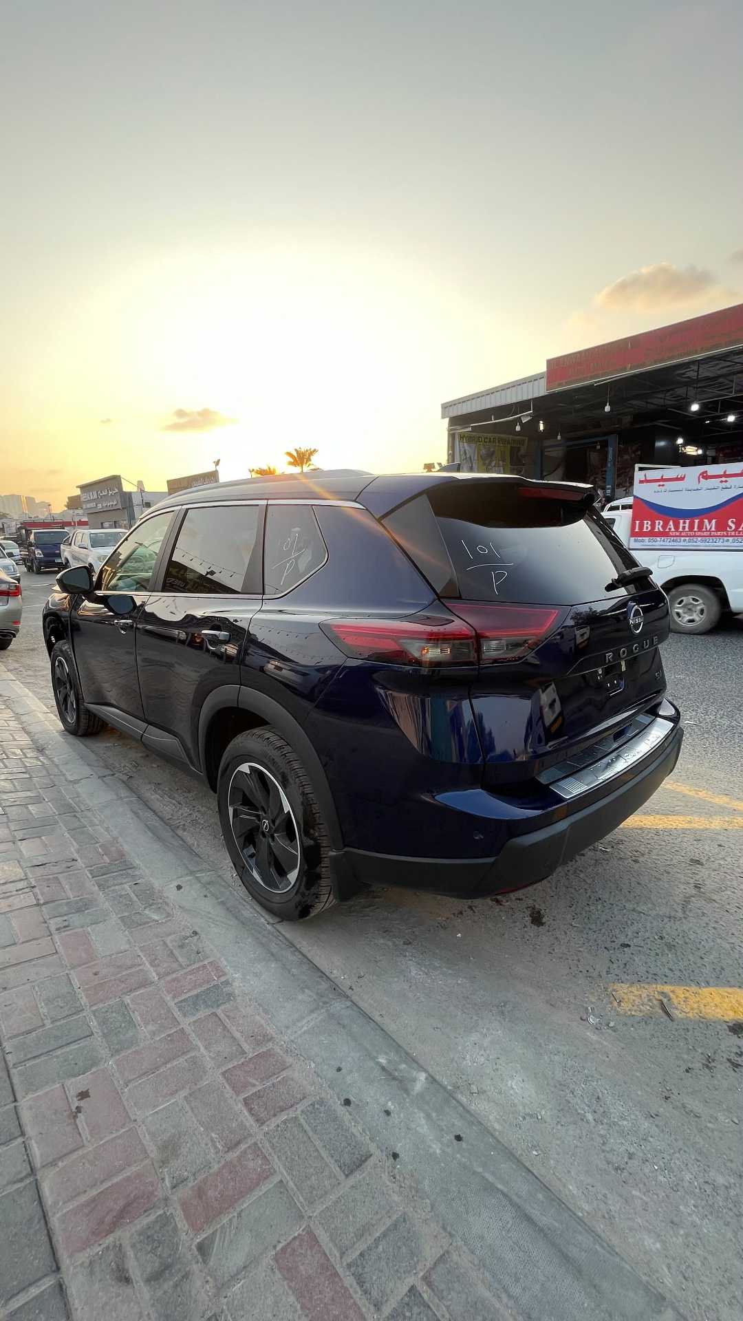 Car Image 2024 NISSAN ROGUE