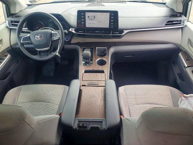 Car Image 2021 TOYOTA SIENNA