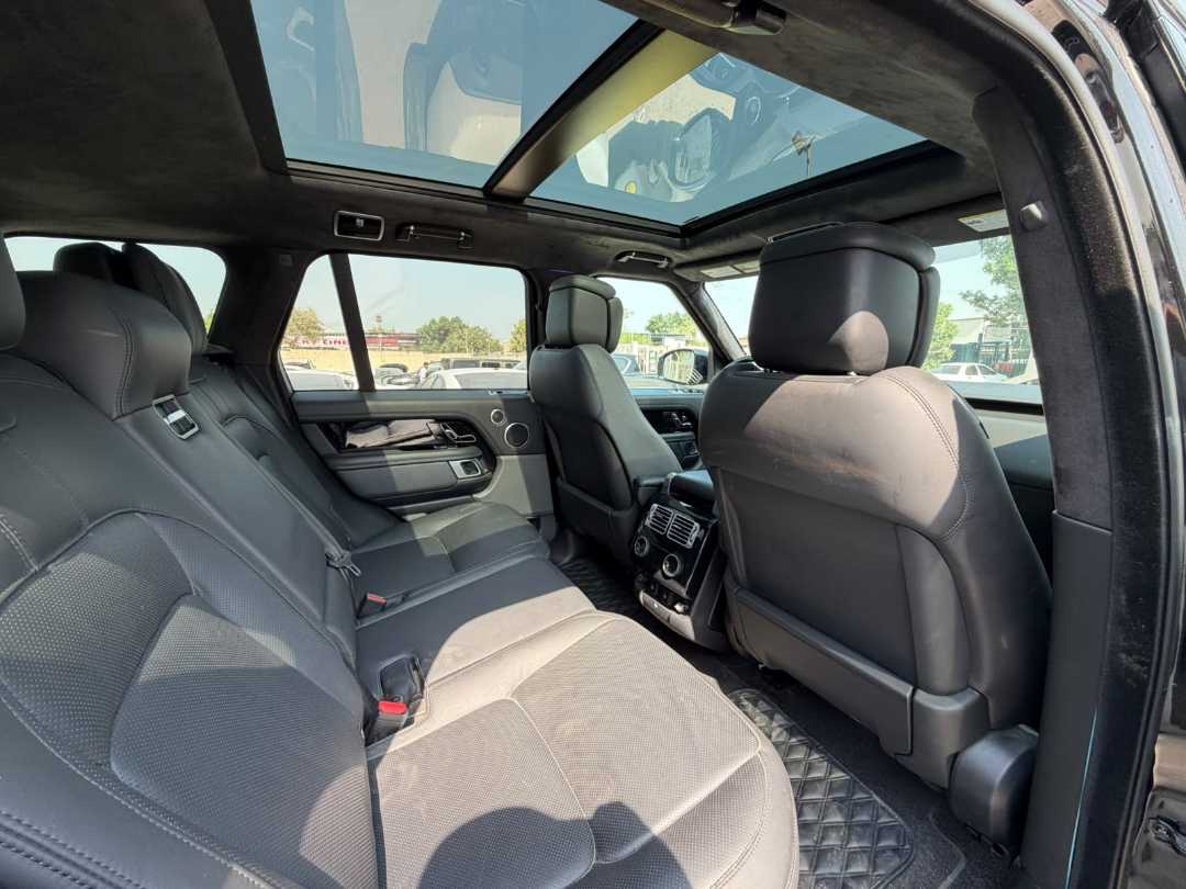 Car Image 2019 LAND ROVER VOGUE