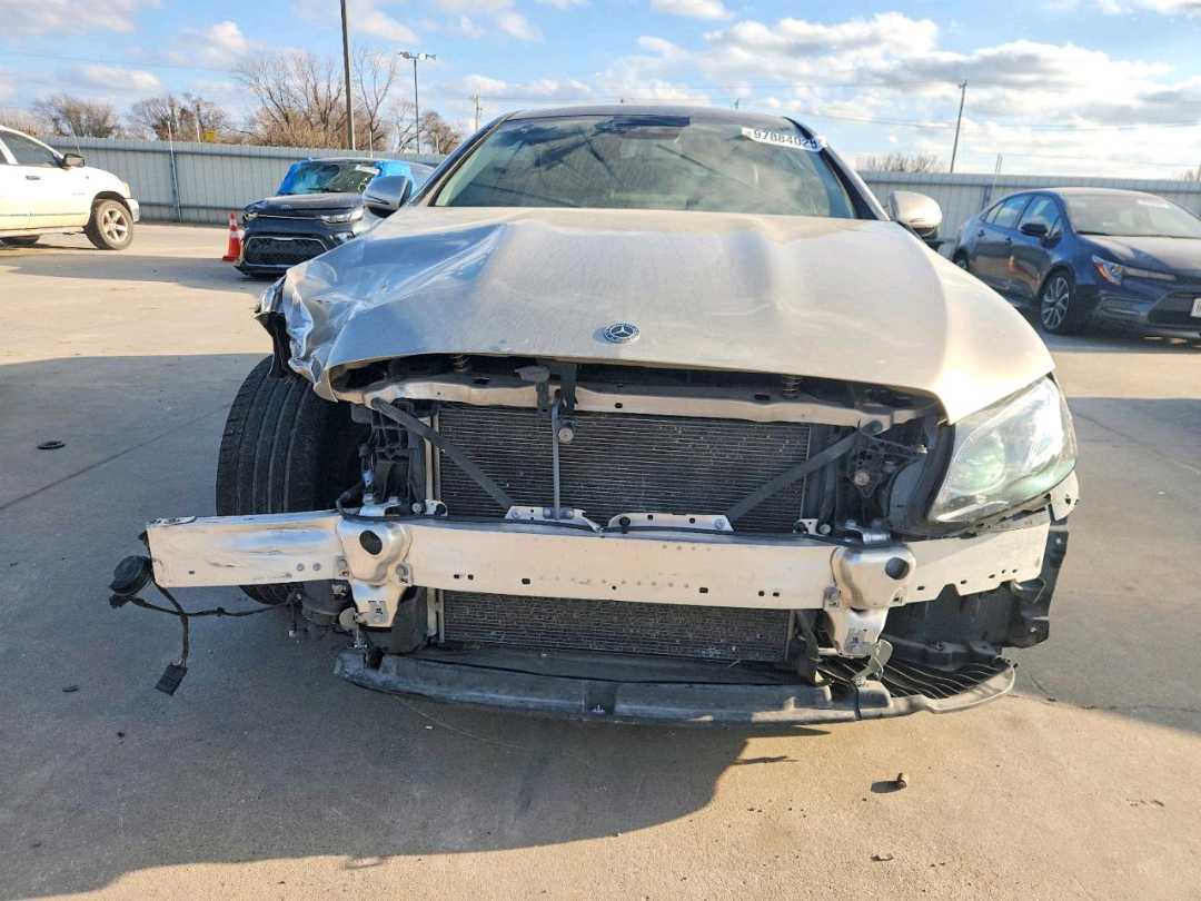 Car Image 2018 MERCEDES E Class