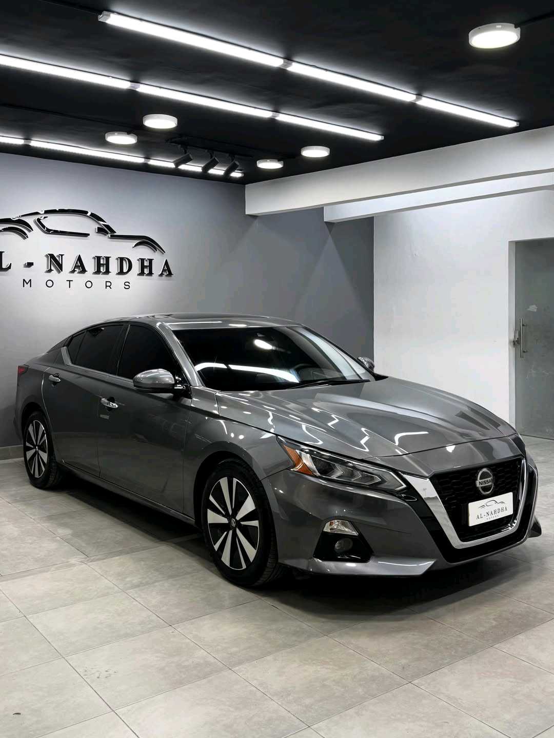 Car Image 2020 NISSAN ALTIMA SR