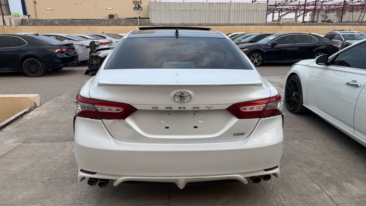 Car Image 2019 TOYOTA CAMRY