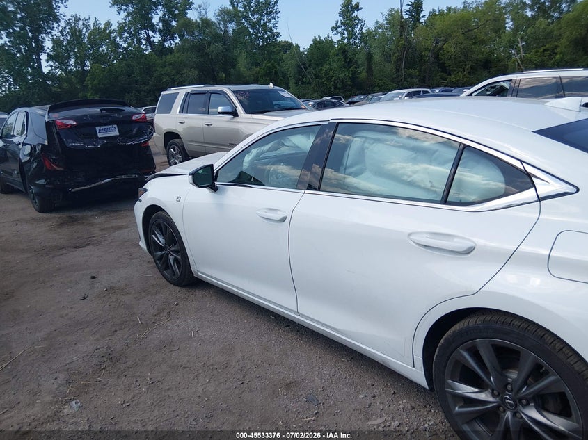 Car Image 2019 LEXUS ES