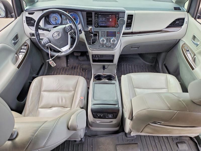 Car Image 2018 TOYOTA SIENNA