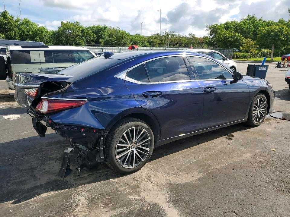 Car Image 2022 LEXUS ES