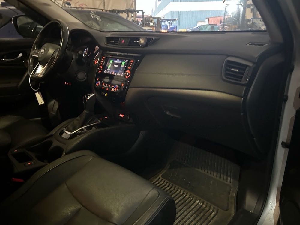 Car Image 2018 NISSAN ROGUE