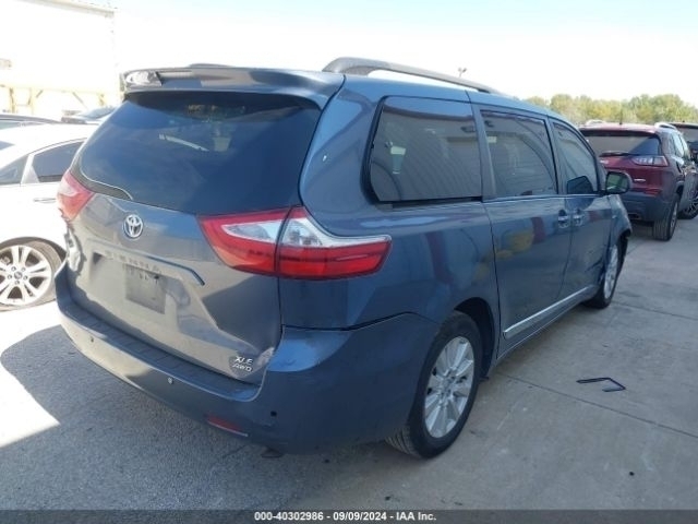 Car Image 2017 TOYOTA SIENNA