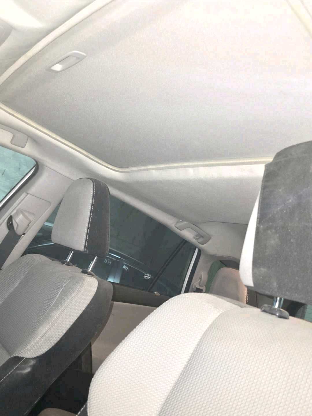 Car Image 2018 TOYOTA RAV4