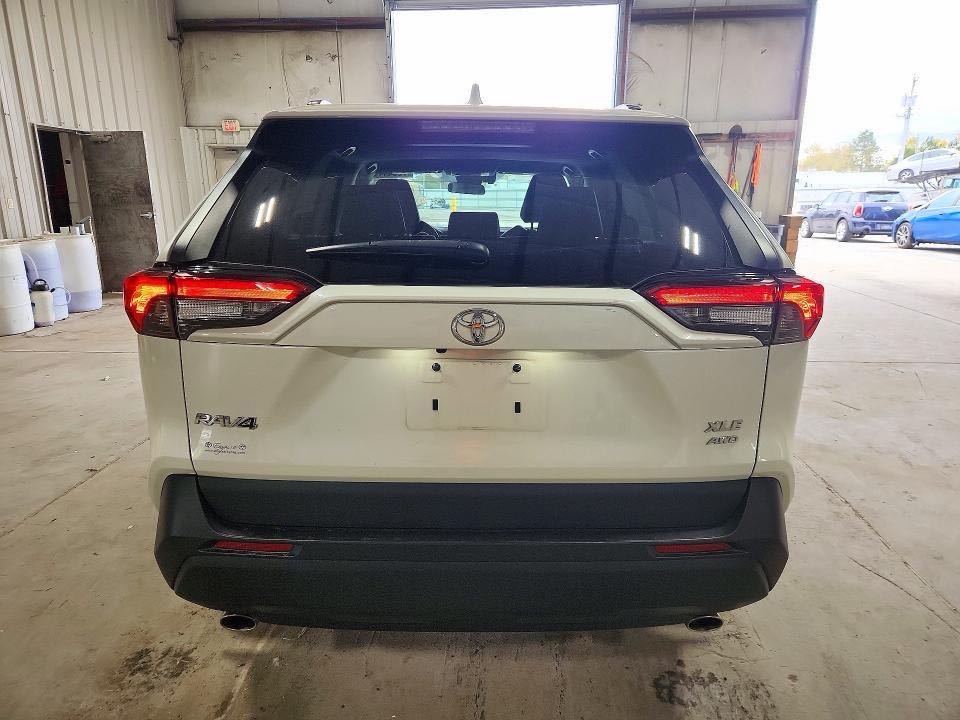 Car Image 2021 TOYOTA RAV4