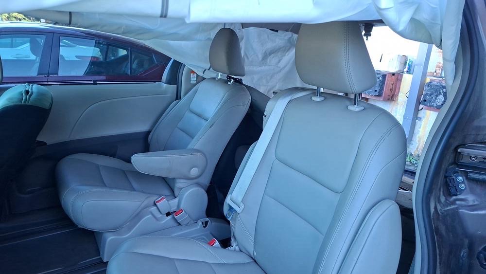 Car Image 2019 TOYOTA SIENNA