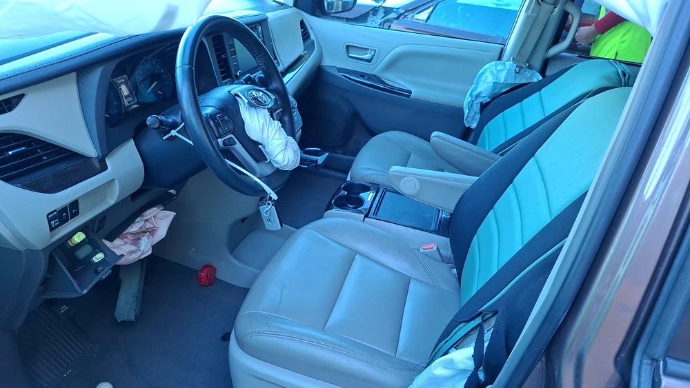 Car Image 2019 TOYOTA SIENNA